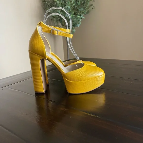 Kenneth Cole New York Women's Tatum Platform Pumps. - Picture 4 of 14